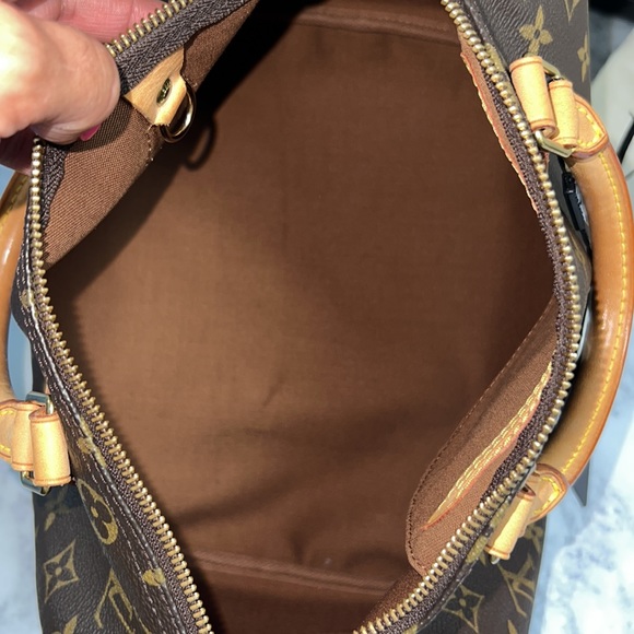 LOUIS VUITTON MONOGRAM
CANVAS SPEEDY 30 - Picture 14 of 16